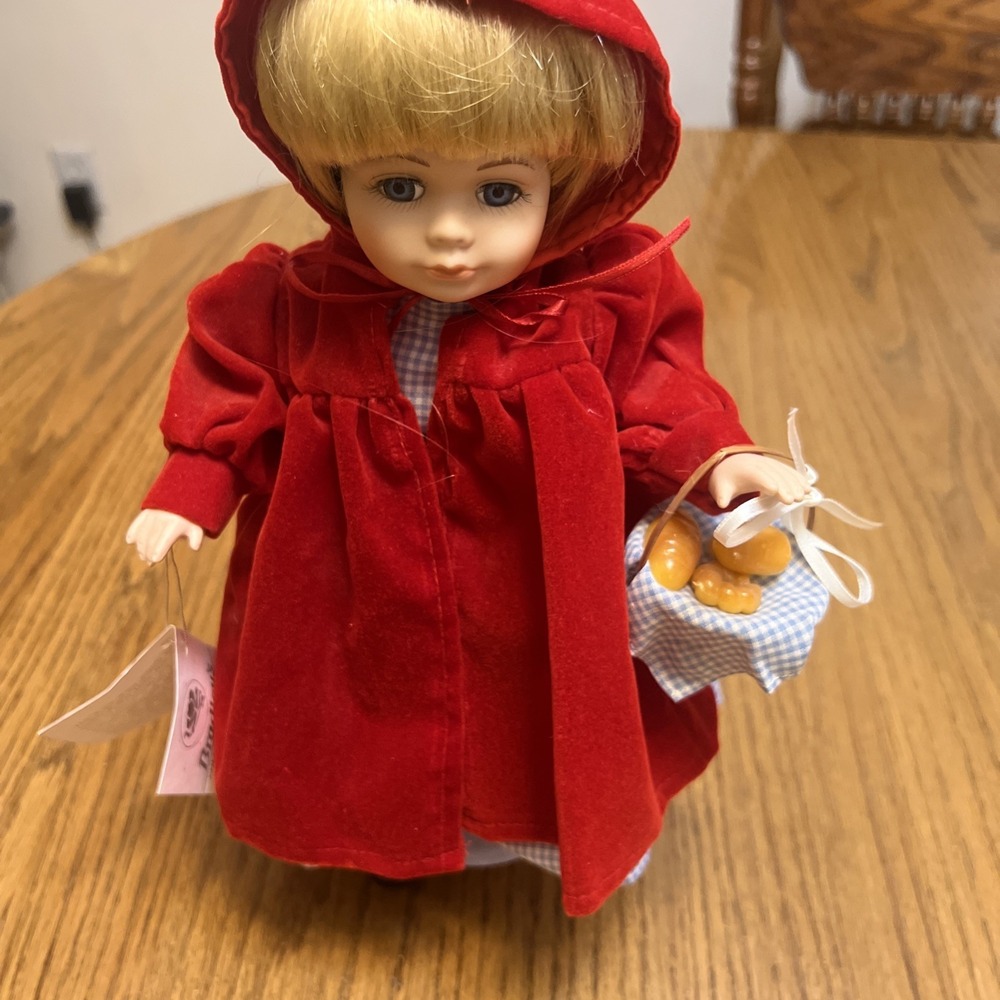 Little Red Riding Hood Porcelain Doll Bradley's Collectible /no Box